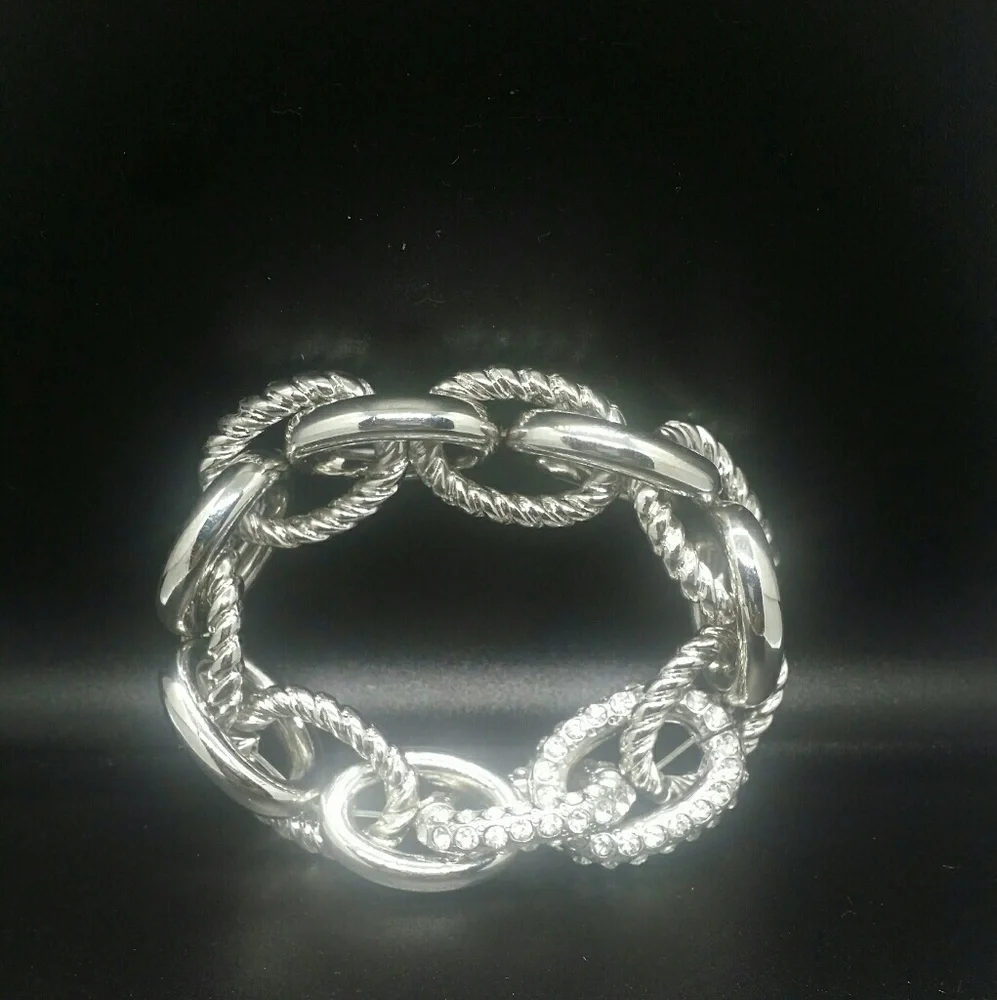 Stylish Bold Chunky Chain Interlocking Link Bracelet Silver (NWOT)